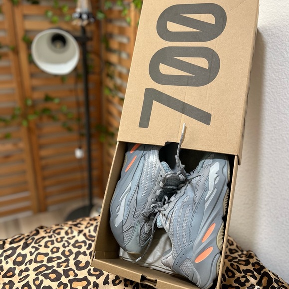 ADIDAS YEEZY Boost 700 V2 Inertia